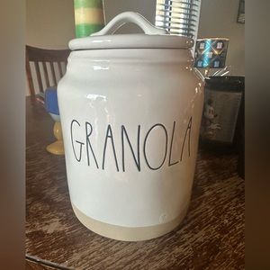 Granola jar Rae Dunn
